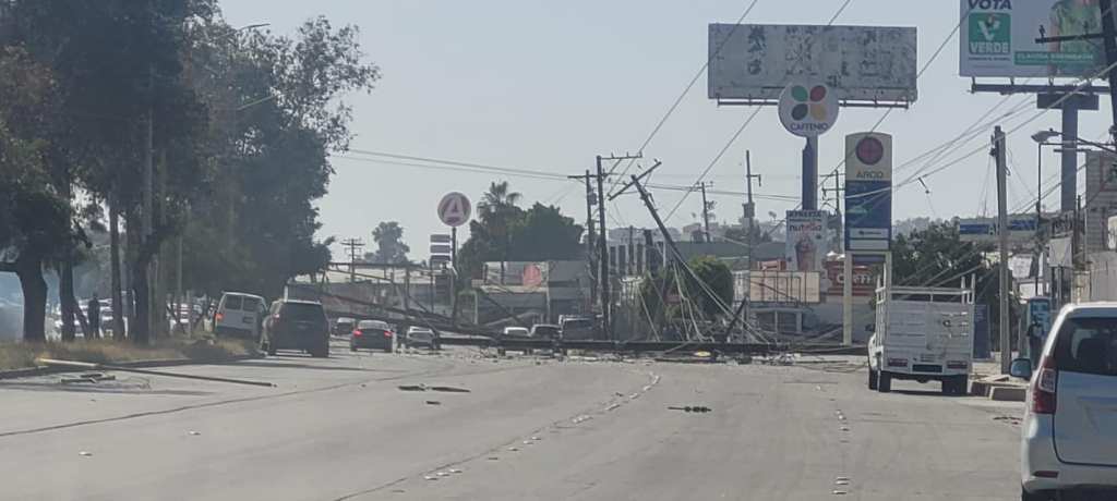 Cae varios poste de luz en&nbsp;Tijuana