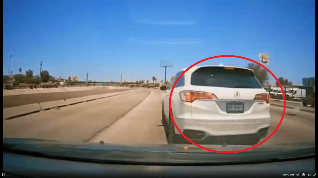 Auto le cierra el paso en plena Vía Rápida&nbsp;Tijuana