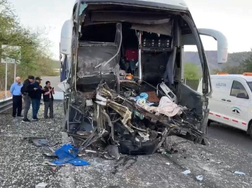 Autobús que salió de Tijuana, se accidentó en Nayarit; Hubo 3&nbsp;muertos