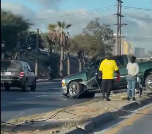 Conductor choca contra poste en la Vía Rápida&nbsp;Oriente