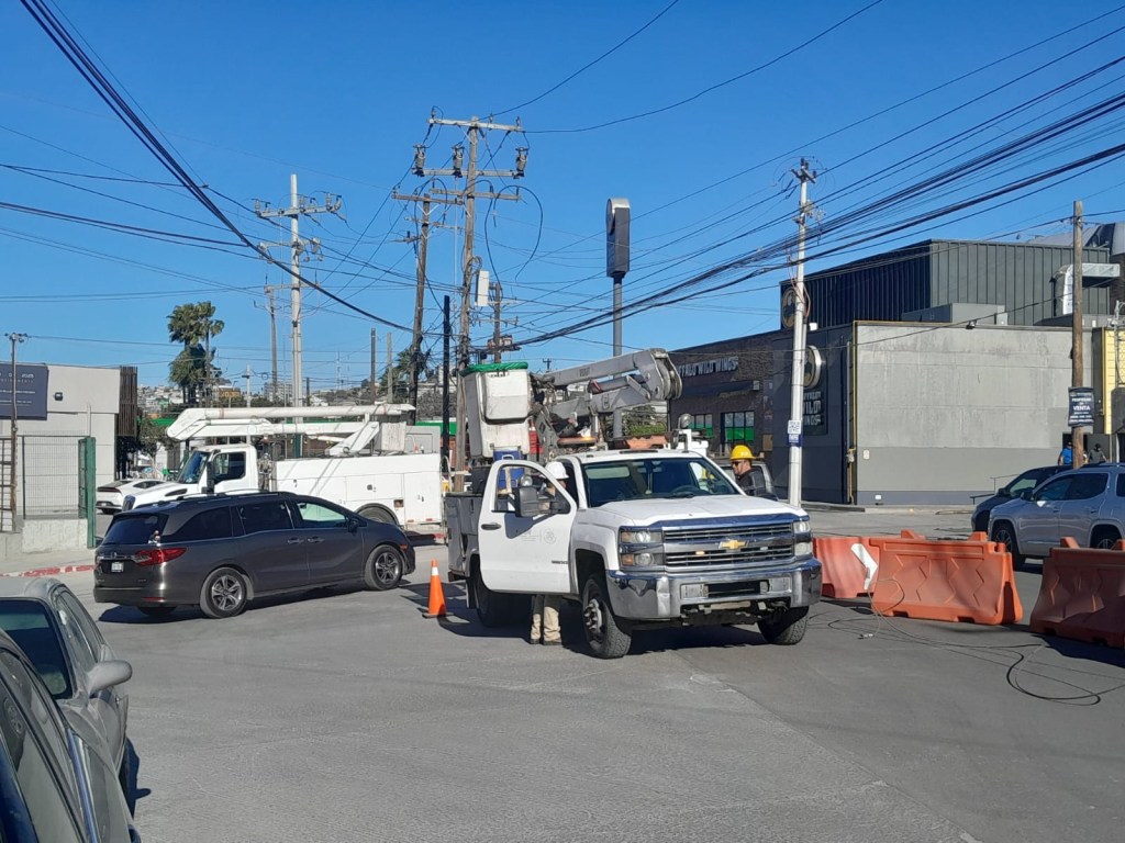 La falla de los semáforos en el corredor Cuauhtémoc y Abelardo L. Rodriguez, se deben a una falla en la red&nbsp;eléctrica.