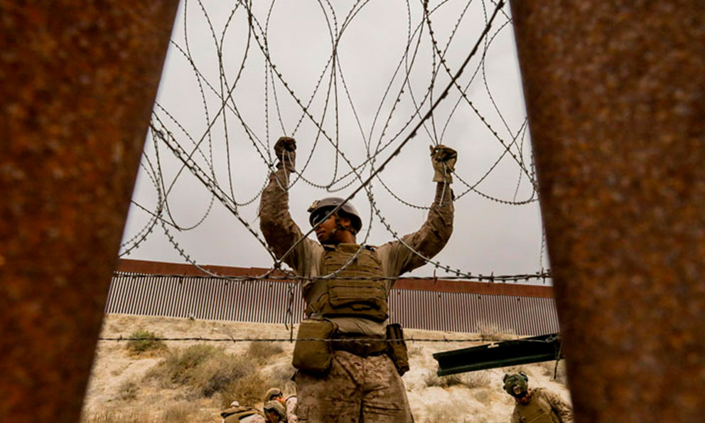 ¡Alambre de púas, soldados y drama en la frontera! La batalla de Trump contra migrantes en Tijuana se&nbsp;intensifica