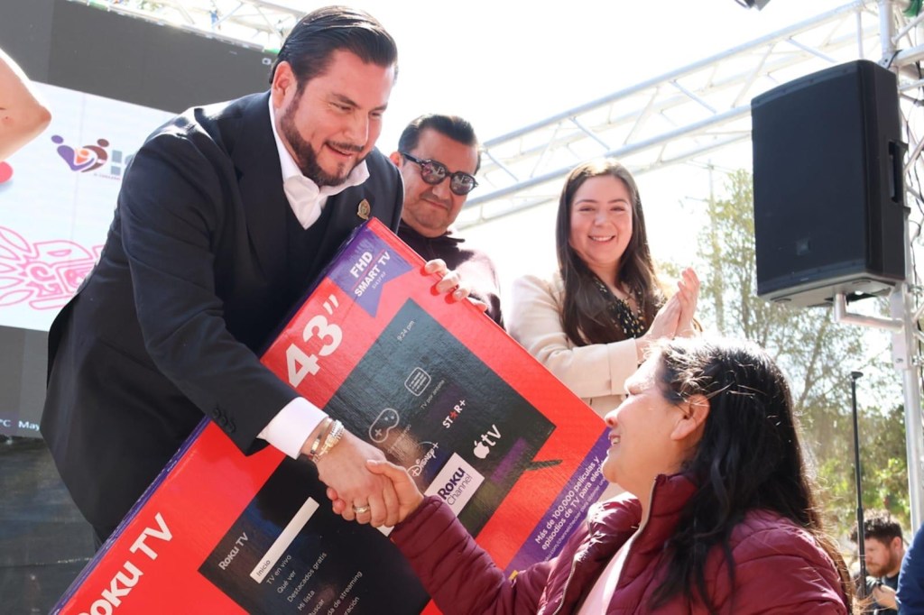 ¡TIJUANA CELEBRA A SUS REINAS! ALCALDE BURGUEÑO ENCABEZA EMOTIVO FESTEJO DEL DÍA DE LAS&nbsp;MADRES