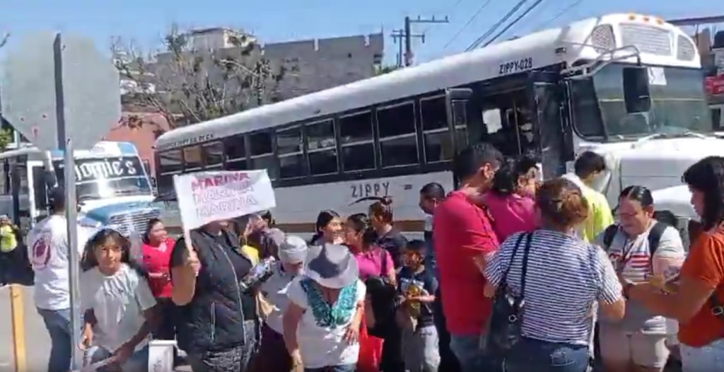 Acarreo a la vieja usanza: así llegan los asistentes a la verbena pro Marina del Pilar en&nbsp;Tijuana