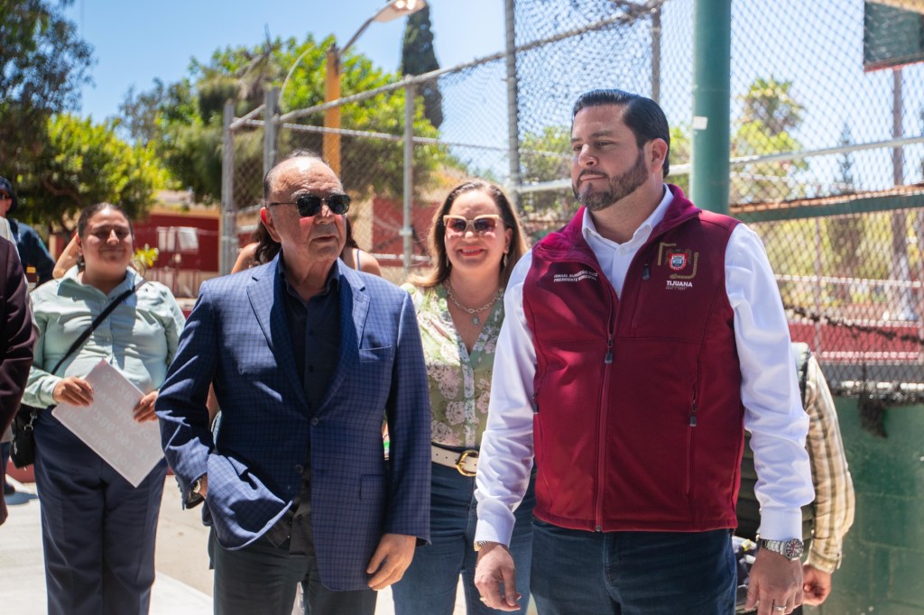 GRANDES AVANCES EN LA EDUCACIÓN DE TIJUANA: ISMAEL BURGUEÑO SUPERVISA REHABILITACIÓN&nbsp;ESCOLAR