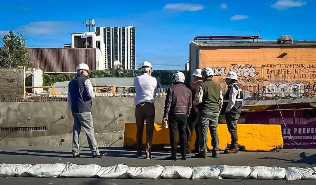 TIJUANA REPARA LA CALLE DÍEZ TRAS COLAPSO DE&nbsp;MURO