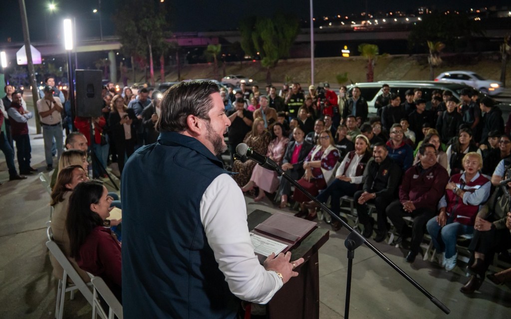 ILUMINAN TRAYECTOS: TIJUANA INAUGURA EL PRIMER «SENDERO SEGURO» EN VÍA&nbsp;RÁPIDA