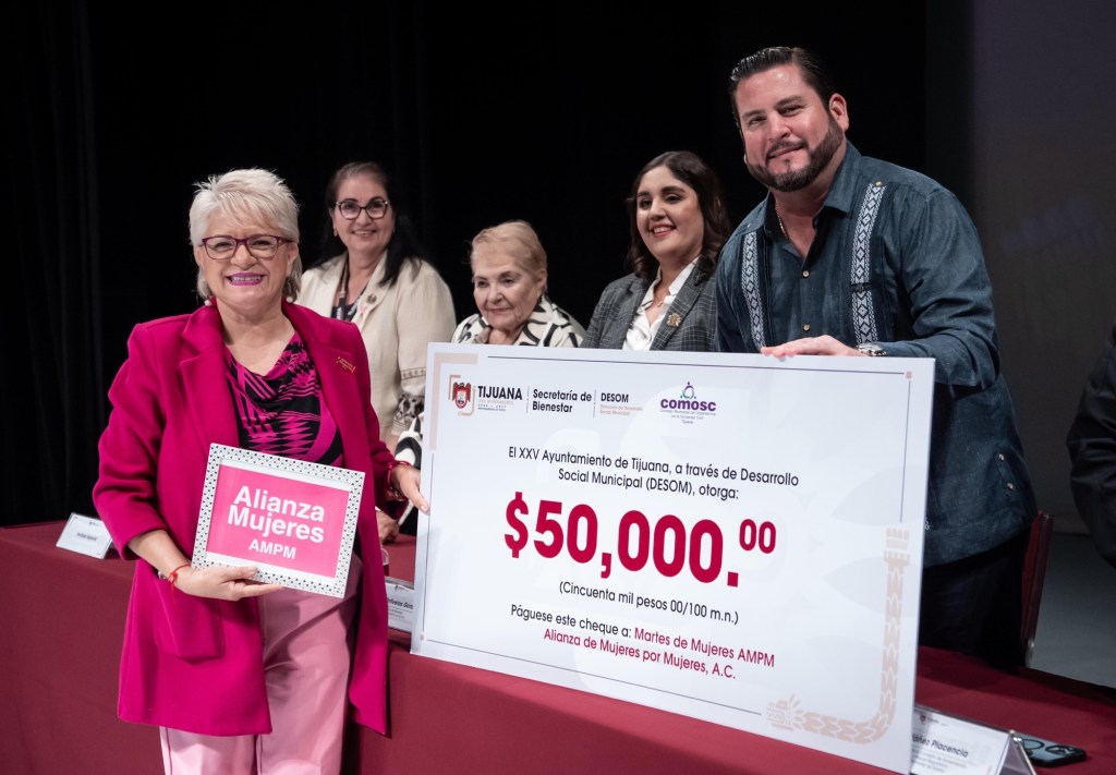 APOYO A LA SOCIEDAD CIVIL: BURGUEÑO ENTREGA $3.5 MILLONES A 90&nbsp;ORGANIZACIONES