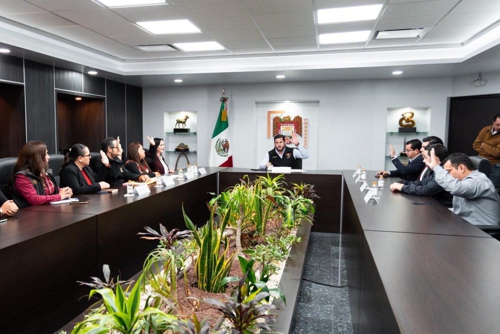 ISMAEL BURGUEÑO TOMA PROTESTA A CHRISTIAN PONCE COMO NUEVO DIRECTOR DEL&nbsp;IMJUV