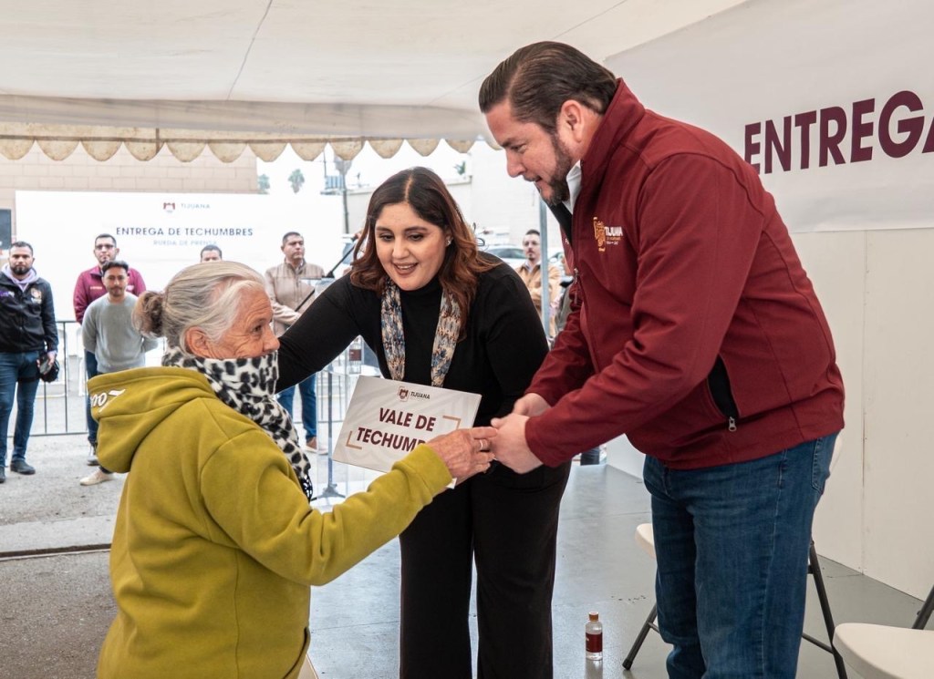 BIENESTAR FAMILIAR: ISMAEL BURGUEÑO ENTREGA 500 PAQUETES DE TECHUMBRE PARA HOGARES DE&nbsp;TIJUANA