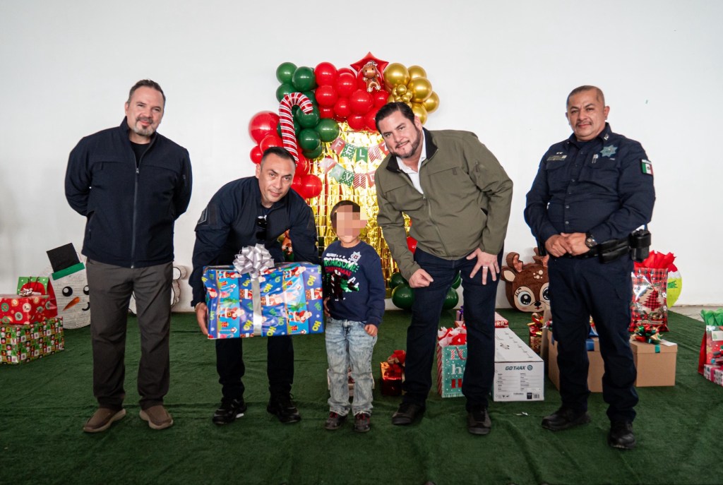 HONOR Y GRATITUD: ISMAEL BURGUEÑO CELEBRA POSADA CON HIJOS DE POLICÍAS&nbsp;CAÍDOS