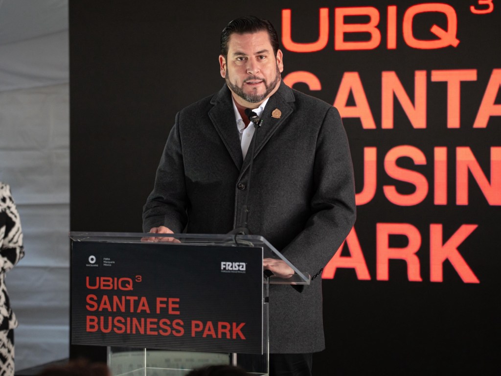 BURGUEÑO COLOCA PRIMERA PIEDRA DE COMPLEJO UBIQ³ Y PROYECTO HABITACIONAL ISLA&nbsp;CATALINA