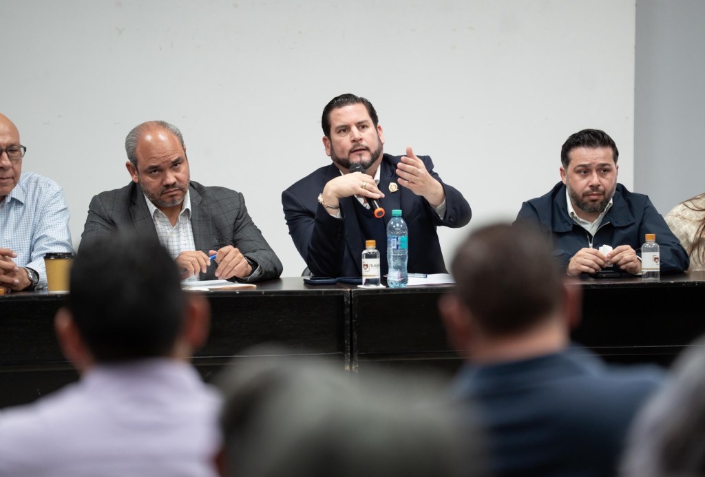 BURGUEÑO CUMPLE A FAMILIAS DE AGENTES CAÍDOS; REFORMA LEGAL GARANTIZA APOYOS&nbsp;MENSUALES