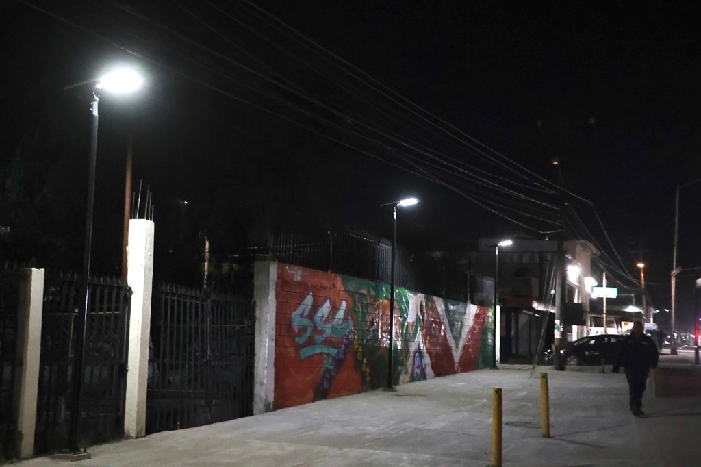 NSTALAN LUMINARIAS SOLARES EN LA PRESA ESTE PARA PROTECCIÓN DE COMUNIDAD&nbsp;ESCOLAR