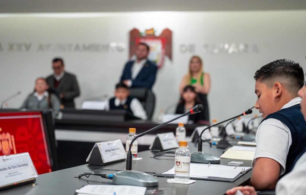 &nbsp;NIÑEZ TOMA LA PRESIDENCIA; ISMAEL BURGUEÑO SE COMPROMETE A DAR SEGUIMIENTO A SUS&nbsp;PROPUESTAS