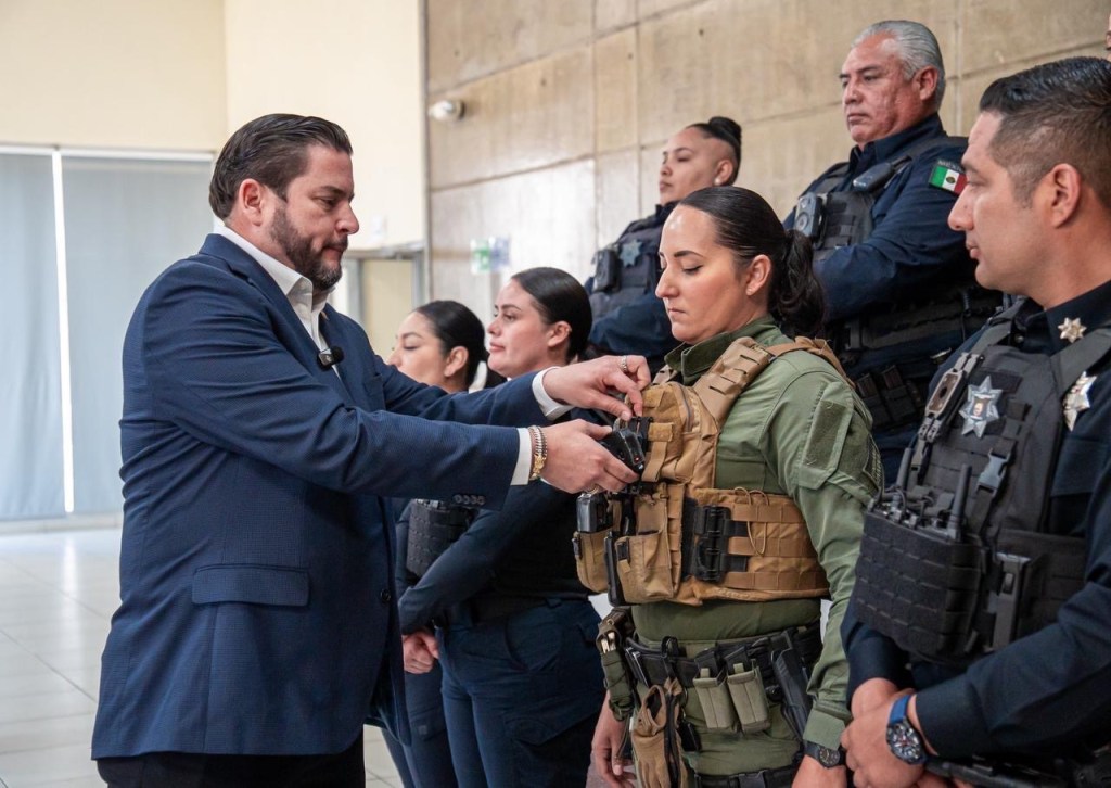 FORTALECE ISMAEL BURGUEÑO A LA POLICÍA CON TECNOLOGÍA CONTRA LA&nbsp;CORRUPCIÓN