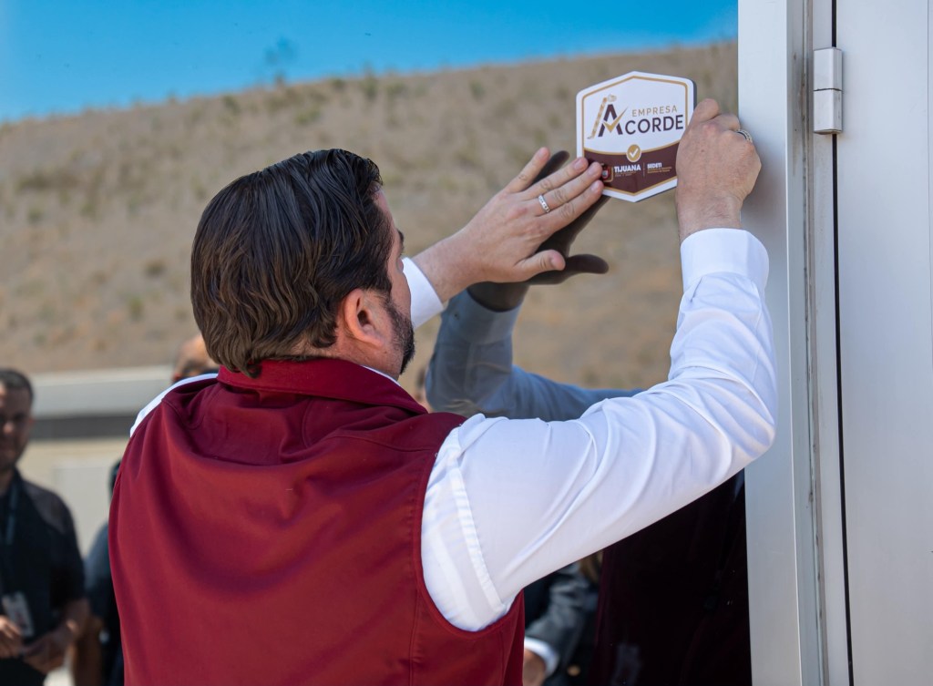 ¡MÁS FACILIDADES A INDUSTRIAS! OTORGAN DISTINTIVO ACORDE A ESSILORLUXOTTICA