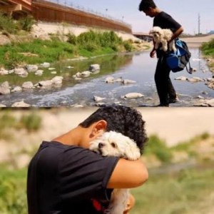 MIGRA CON SU PERRITO EN LA ESPALDA Y CONMUEVE A MILES EN LA FRONTERA DE&nbsp;TIJUANA