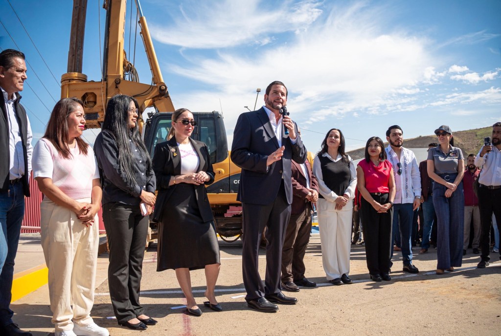 TIJUANA | ¡INVERSIÓN MUNICIPAL PARA LA EDUCACIÓN! INICIA LA CONSTRUCCIÓN DEL PUENTE PEATONAL DE LA UNRC CON 51 MDP&nbsp;🏗️🎓